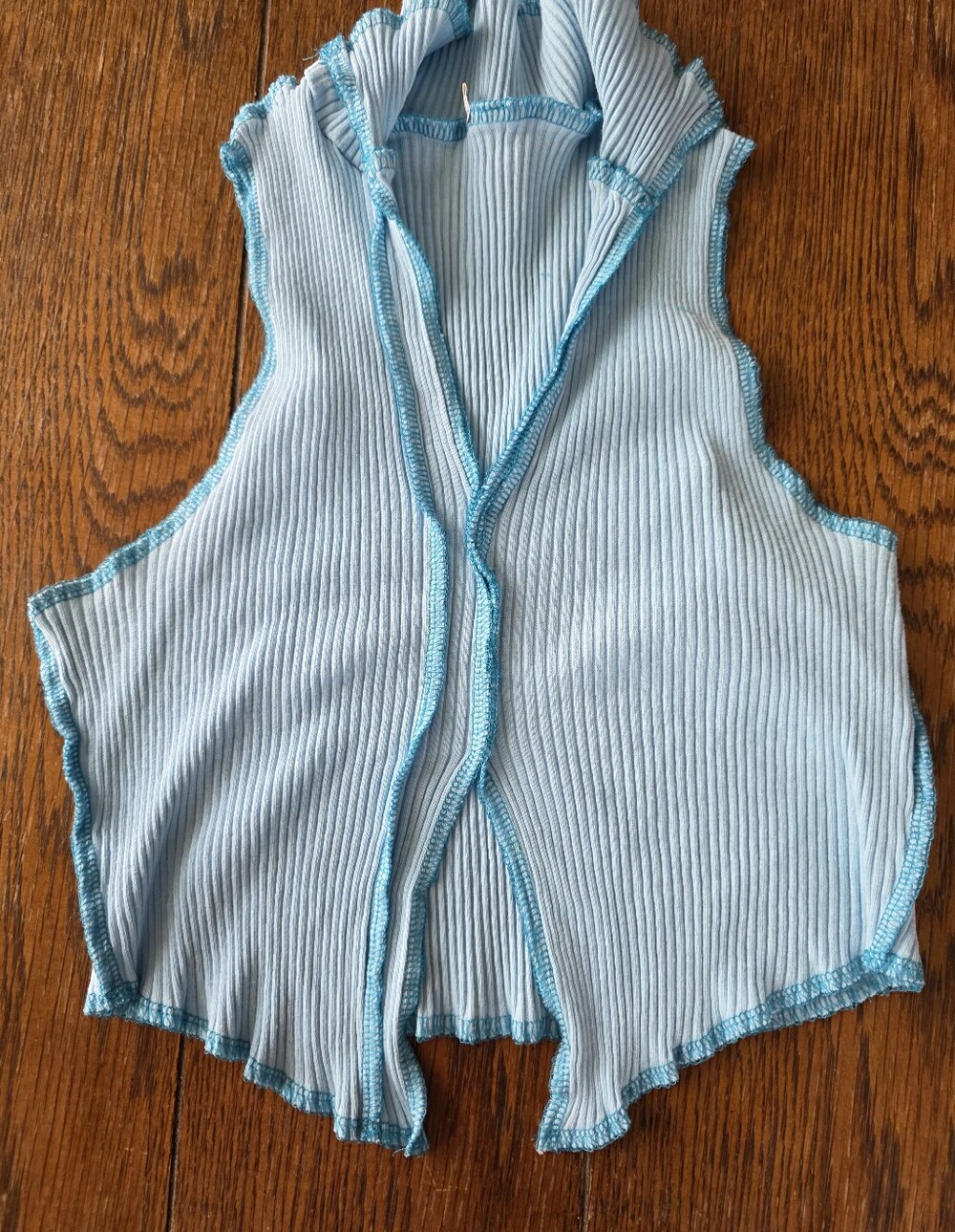 IMMODEL Light Blue With Turquoise Trim Ribbed Open Front Crop Shirt Size L
